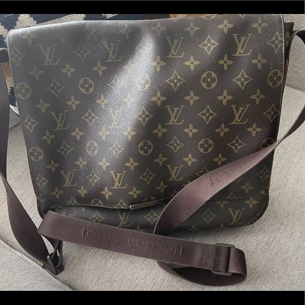 LOUIS VUITTON Beaubourg Messenger Bag Monogram Canvas